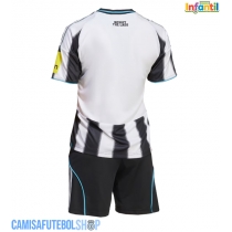 Camisa de time de futebol Newcastle United Replicas 1º Equipamento Infantil 2025-26 Manga Curta (+ Calças curtas)